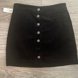 NWT Aritzia Wilfred Free Karmen Ribbed Black Buttoned Skirt